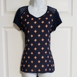 Maurices Womens Medium Shirt Diamond Printed Hi-Lo Hem Crochet Shoulders Back